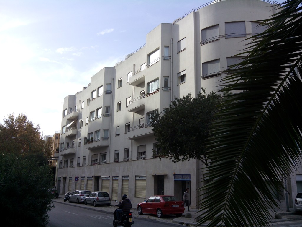 Edificio de 32 viviendas con 8 locales comerciales en planta baja