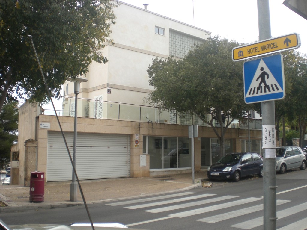 Edificio de viviendas con locales comerciales en planta baja